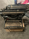 ‘Underwood’ Vintage metal Standard Typewriter - thumbnail 1 of 5