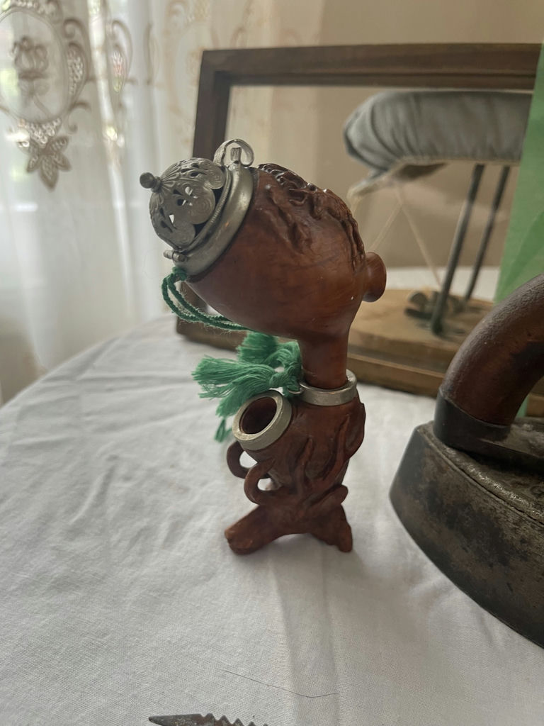 Vintage Household Tools and Decorative Items - image 4 of 7