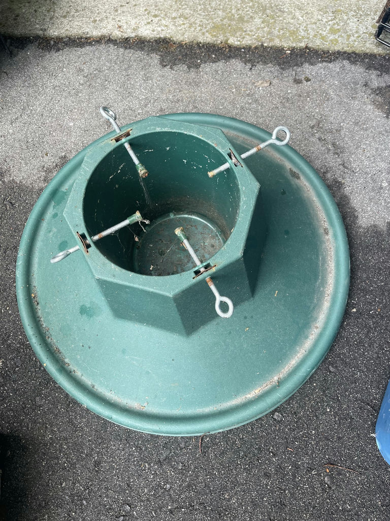 Green ‘Fresh Cut Tree’ Christmas Tree Stand - image 2 of 3