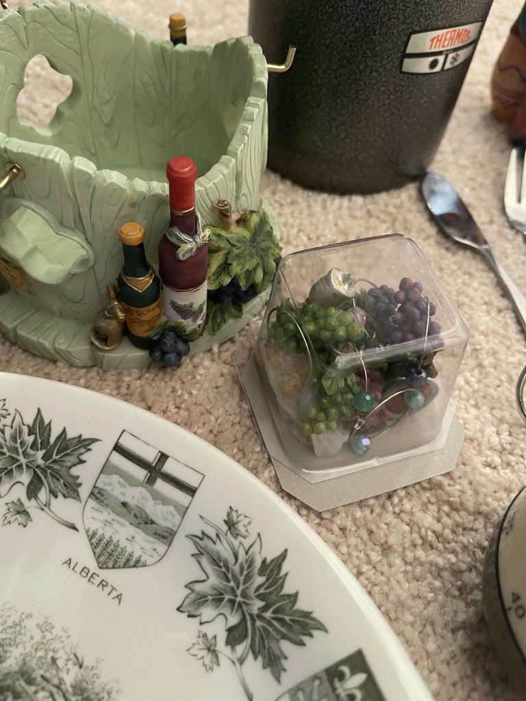 Kitchen Food Nutritional Scale And Assorted kitchen & decor - image 10 of 14