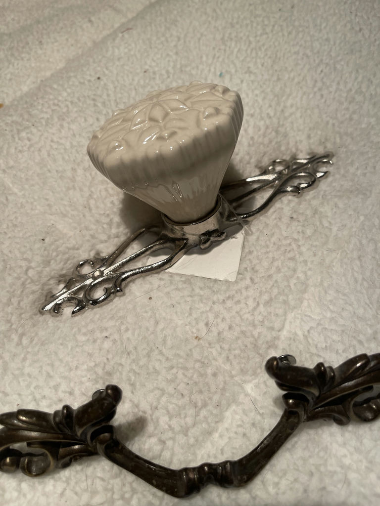 Decorative Drawer Pulls and Ceramic Cabinet Knobs - image 4 of 5