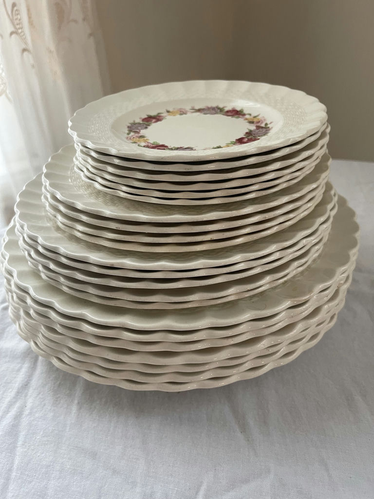 Copeland ‘Rose briar’ England tea Set- Floral Pattern Ceramic Tea Set and Plates - image 8 of 11