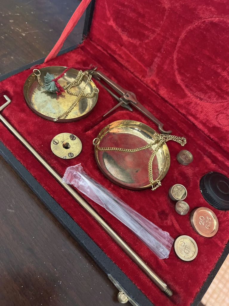 Vintage Brass Balance Scale Set with Weights and Case - image 4 of 10