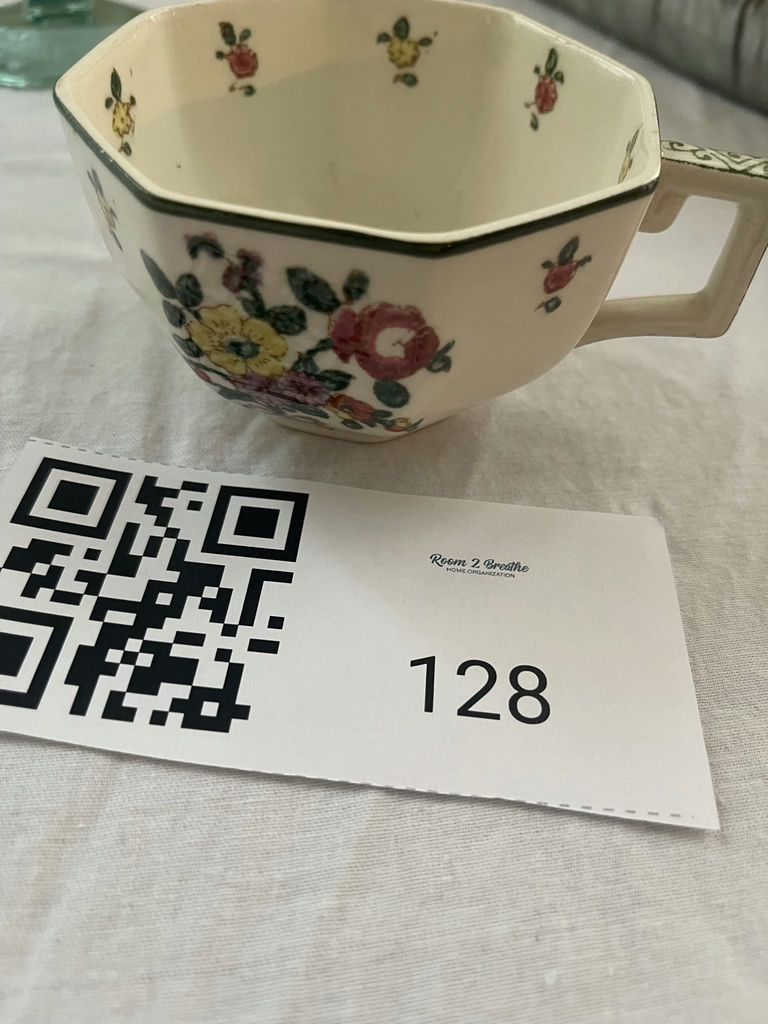 Royal Doulton Old Leeds Sprays China Set and Lace Doilies - image 4 of 4