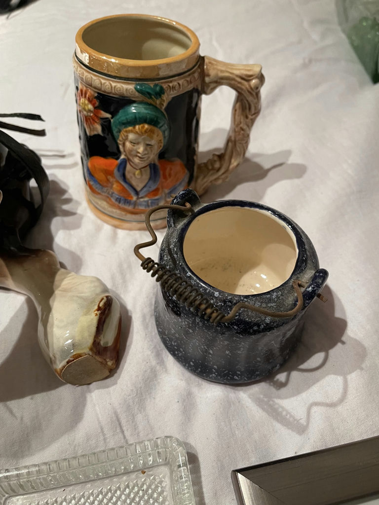 Assorted Decorative Ceramics, Glassware, and Picture Frames - image 3 of 9