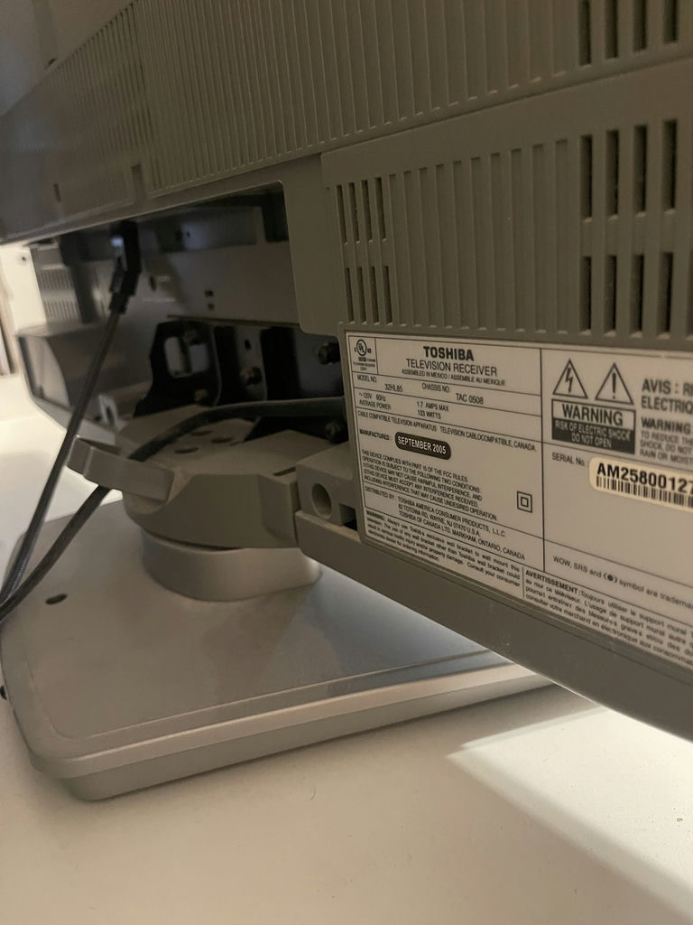 Toshiba TheaterWide HD Television - image 4 of 7