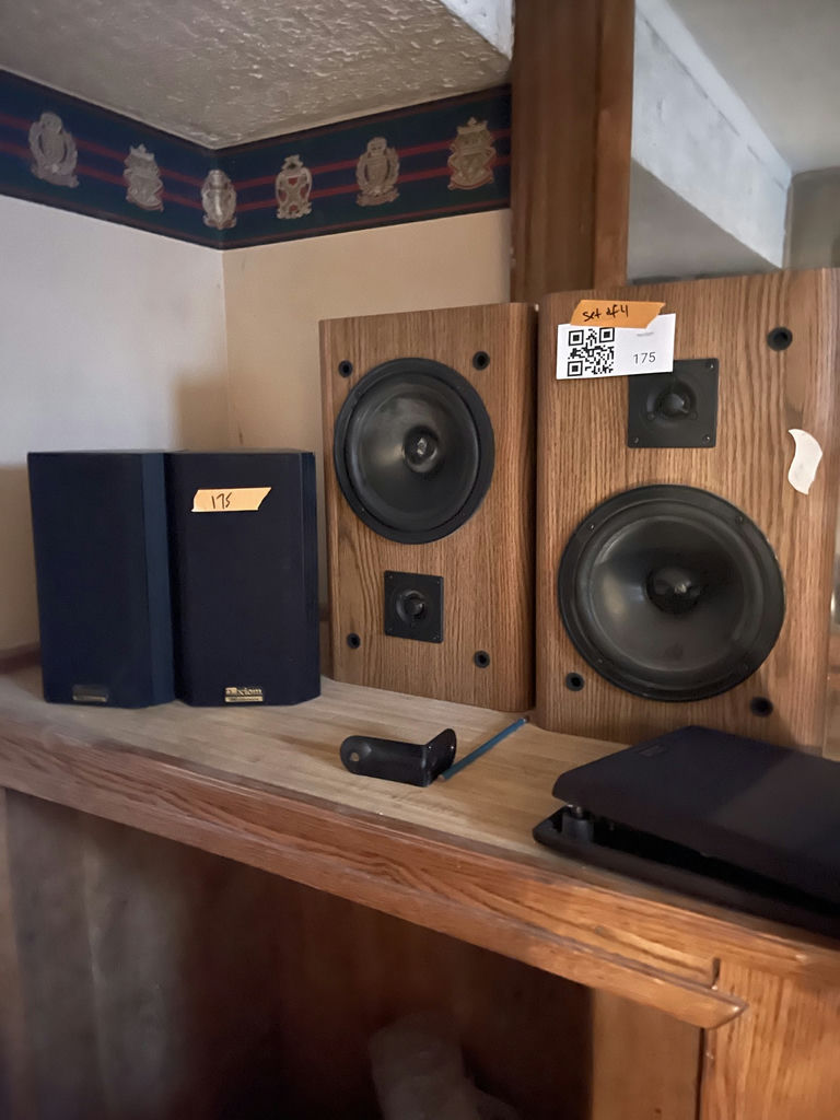 Assorted Stereo Speakers - image 1 of 3