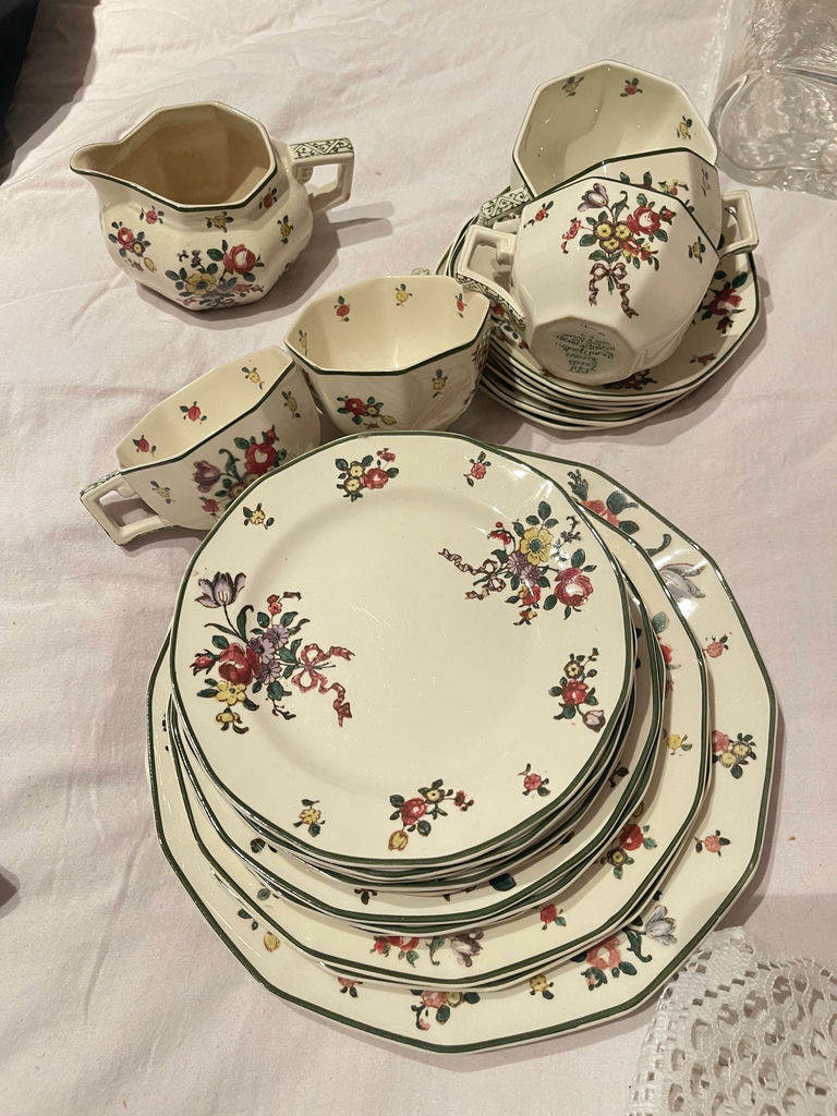 Royal Doulton Old Leeds Sprays China Set and Lace Doilies - image 1 of 4