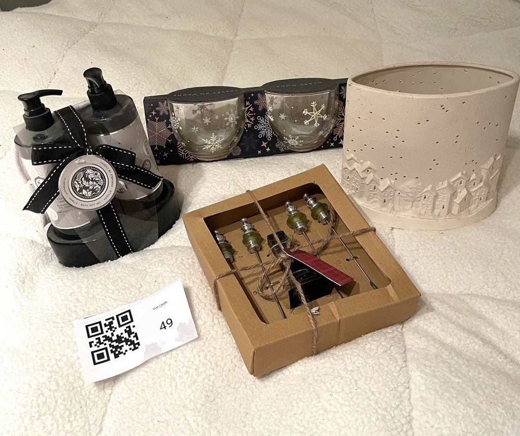 Christmas - Vanilla Bath Gift Set, Glass Mugs, Decorative Picks, and Ceramic Candle Holder - image 1 of 9