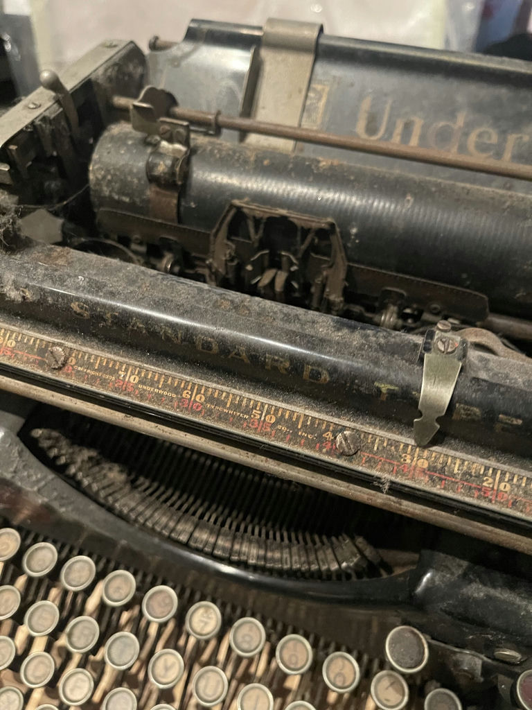 ‘Underwood’ Vintage metal  Standard Typewriter - image 3 of 5