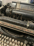 ‘Underwood’ Vintage metal Standard Typewriter - thumbnail 3 of 5