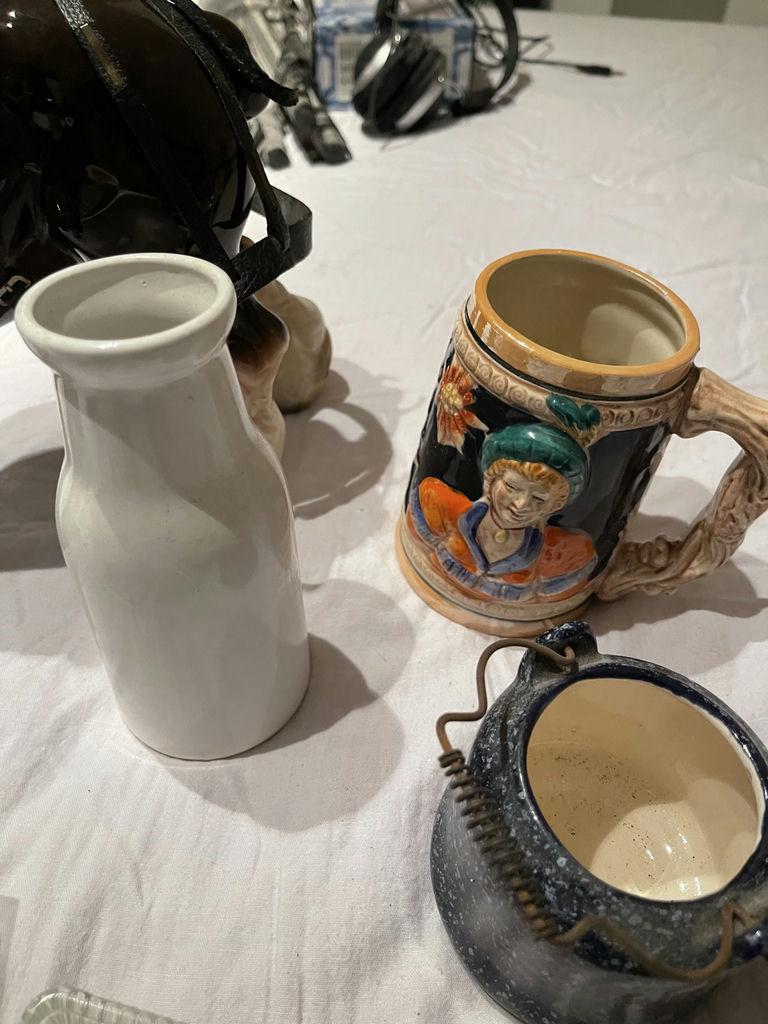 Assorted Decorative Ceramics, Glassware, and Picture Frames - image 9 of 9