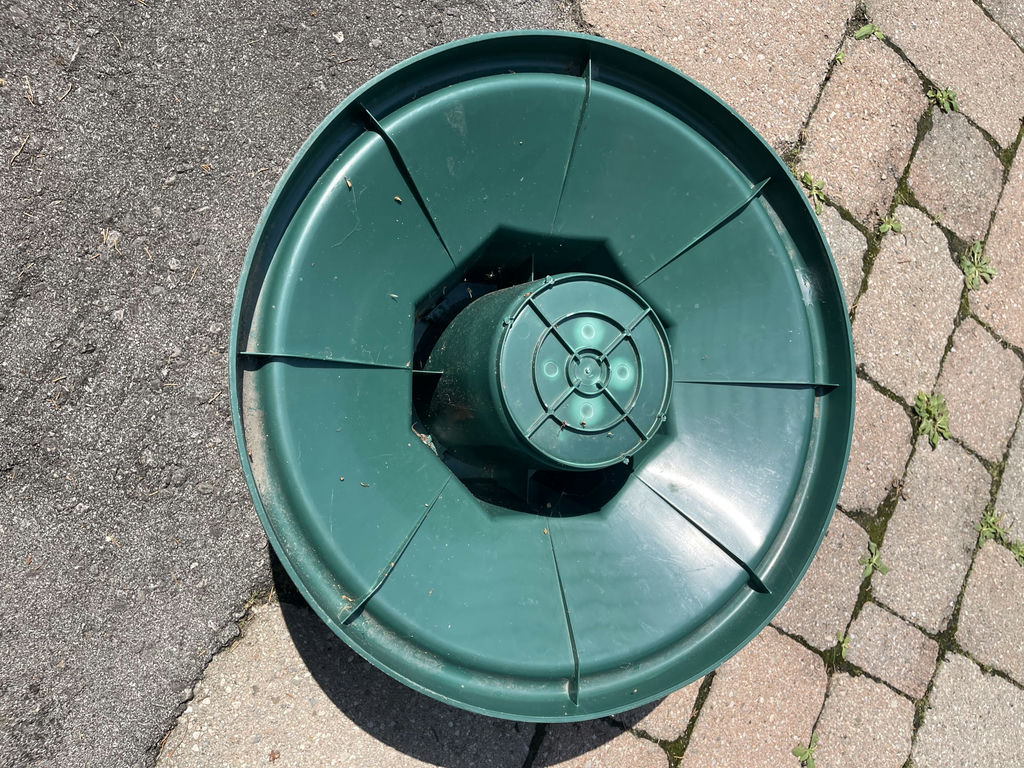 Green ‘Fresh Cut Tree’ Christmas Tree Stand - image 3 of 3