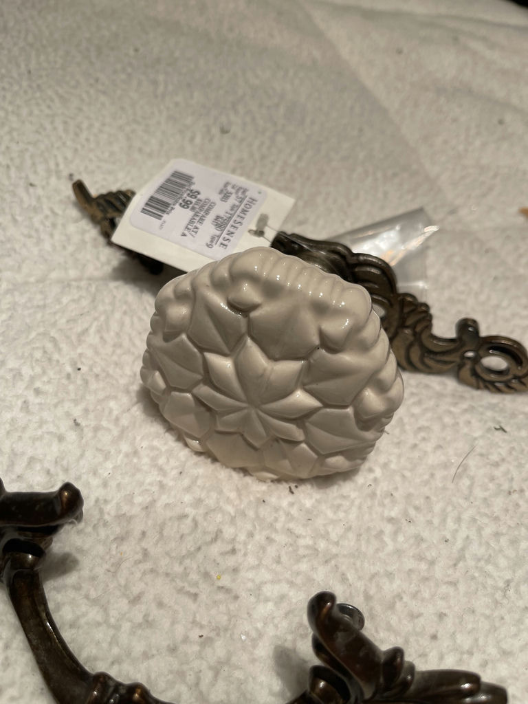Decorative Drawer Pulls and Ceramic Cabinet Knobs - image 5 of 5