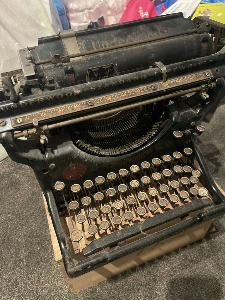 ‘Underwood’ Vintage metal  Standard Typewriter - image 2 of 5