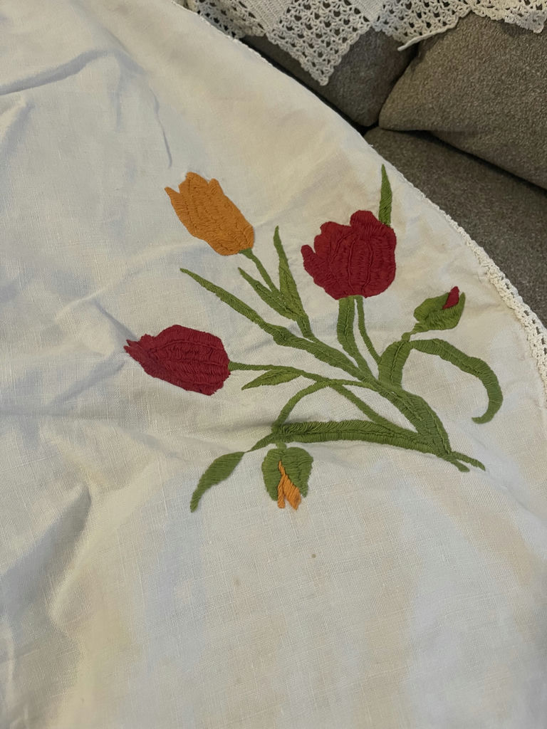 Assorted Lace and Embroidered Table Linens - image 7 of 9
