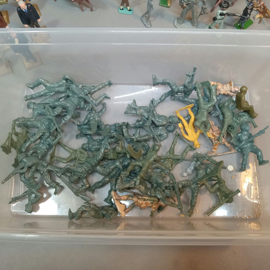 Vintage Metal & Plastic Figurines - image 9 of 10