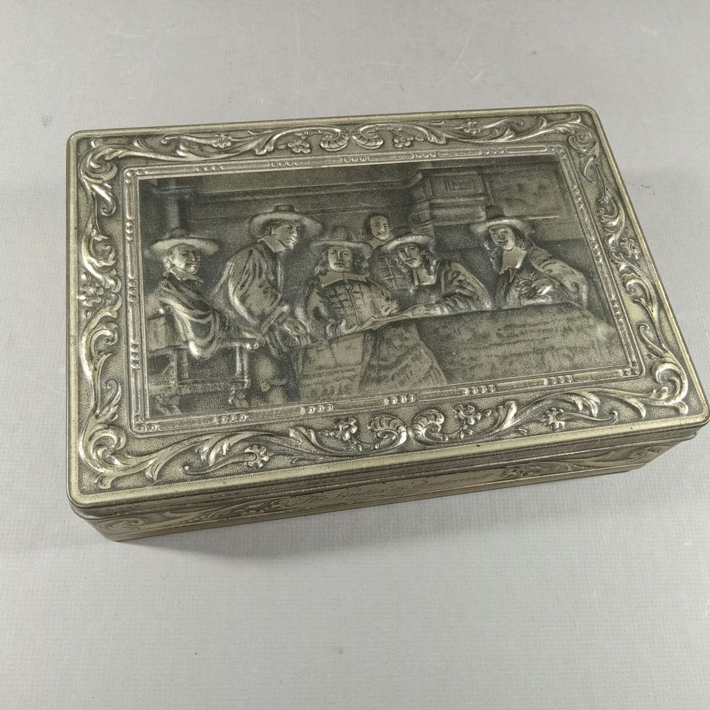 World Famous Paintings & Victoria Biscuit Tin - image 2 of 16