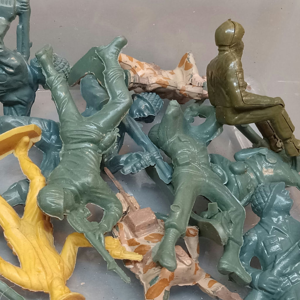 Vintage Metal & Plastic Figurines - image 10 of 10
