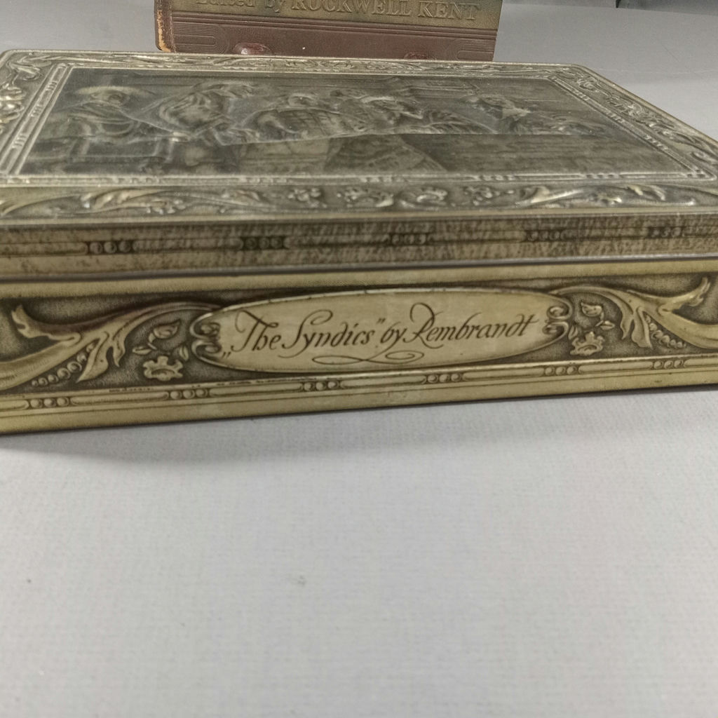 World Famous Paintings & Victoria Biscuit Tin - image 3 of 16