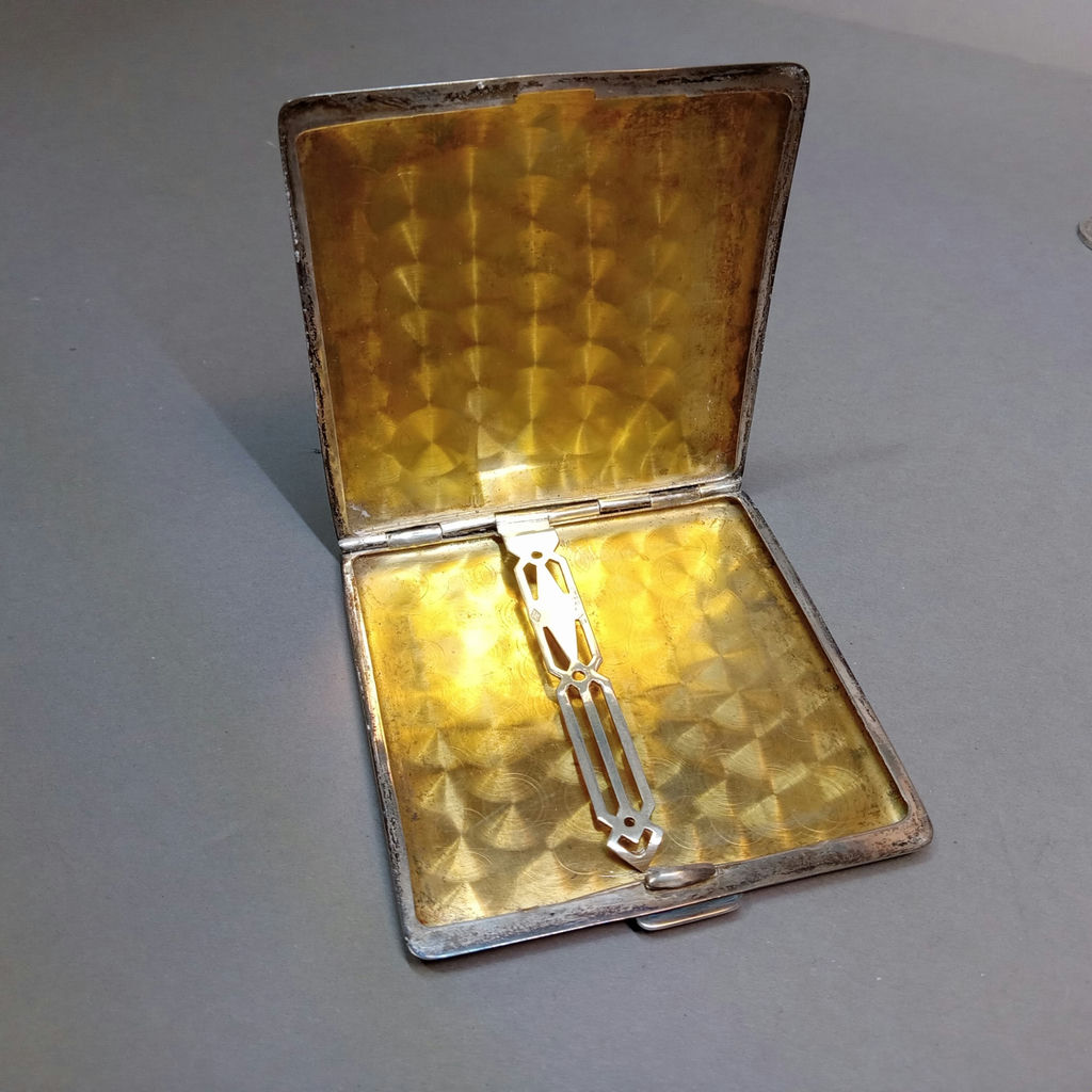 Sterling for a Distinguished Gentleman (80+dwt) - image 17 of 25