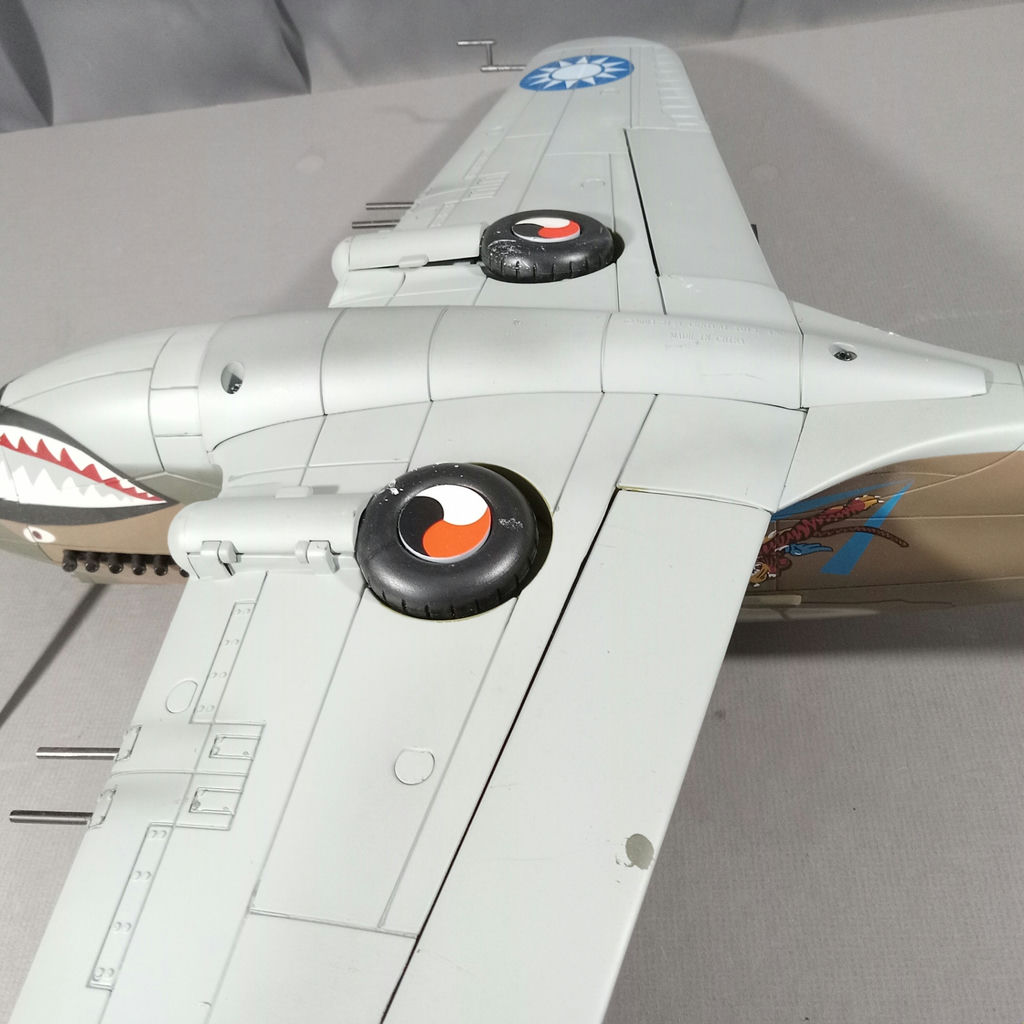 Curtiss P-40B Warhawk 1:18 Model Airplane - image 8 of 10