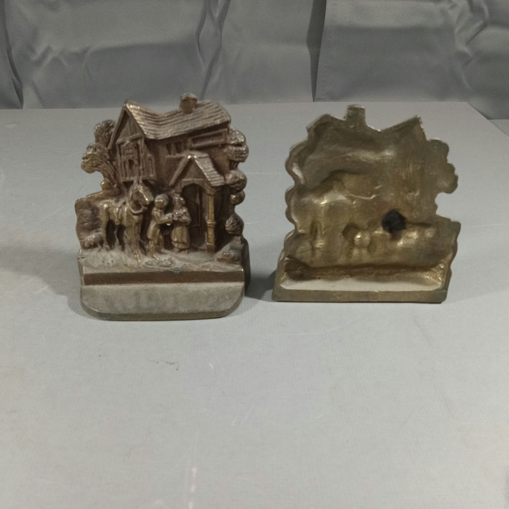 The Globe Illustrated Shakespeare & Brass Bookends - image 3 of 15