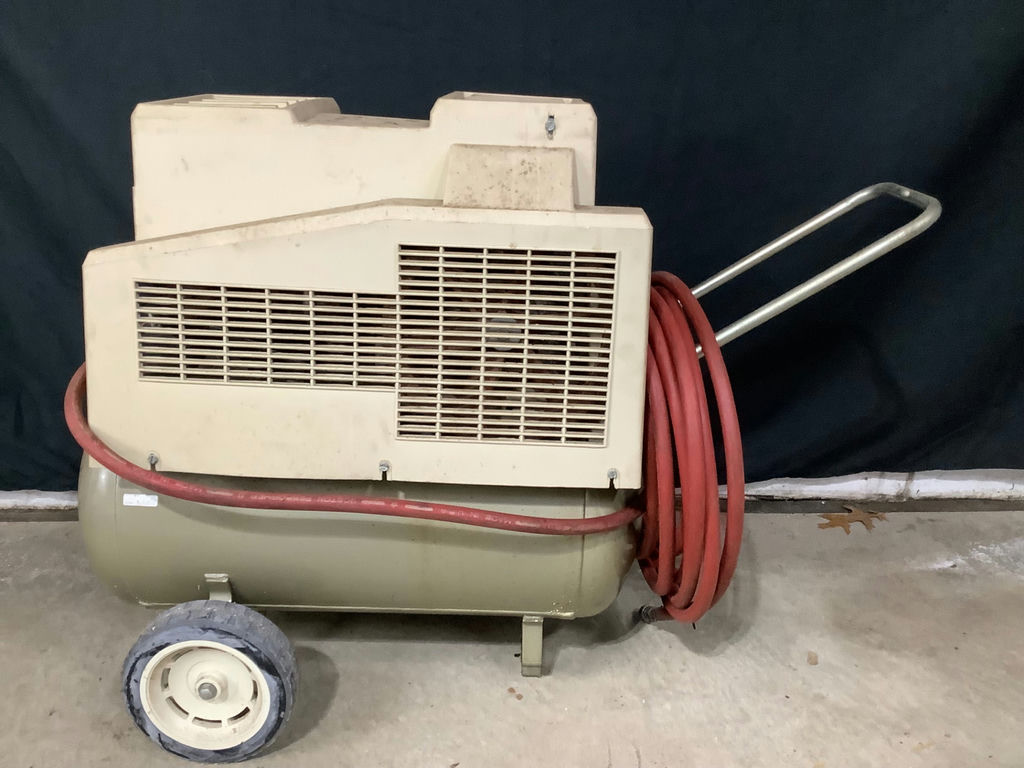DeBillviss Air Compressor - image 8 of 8