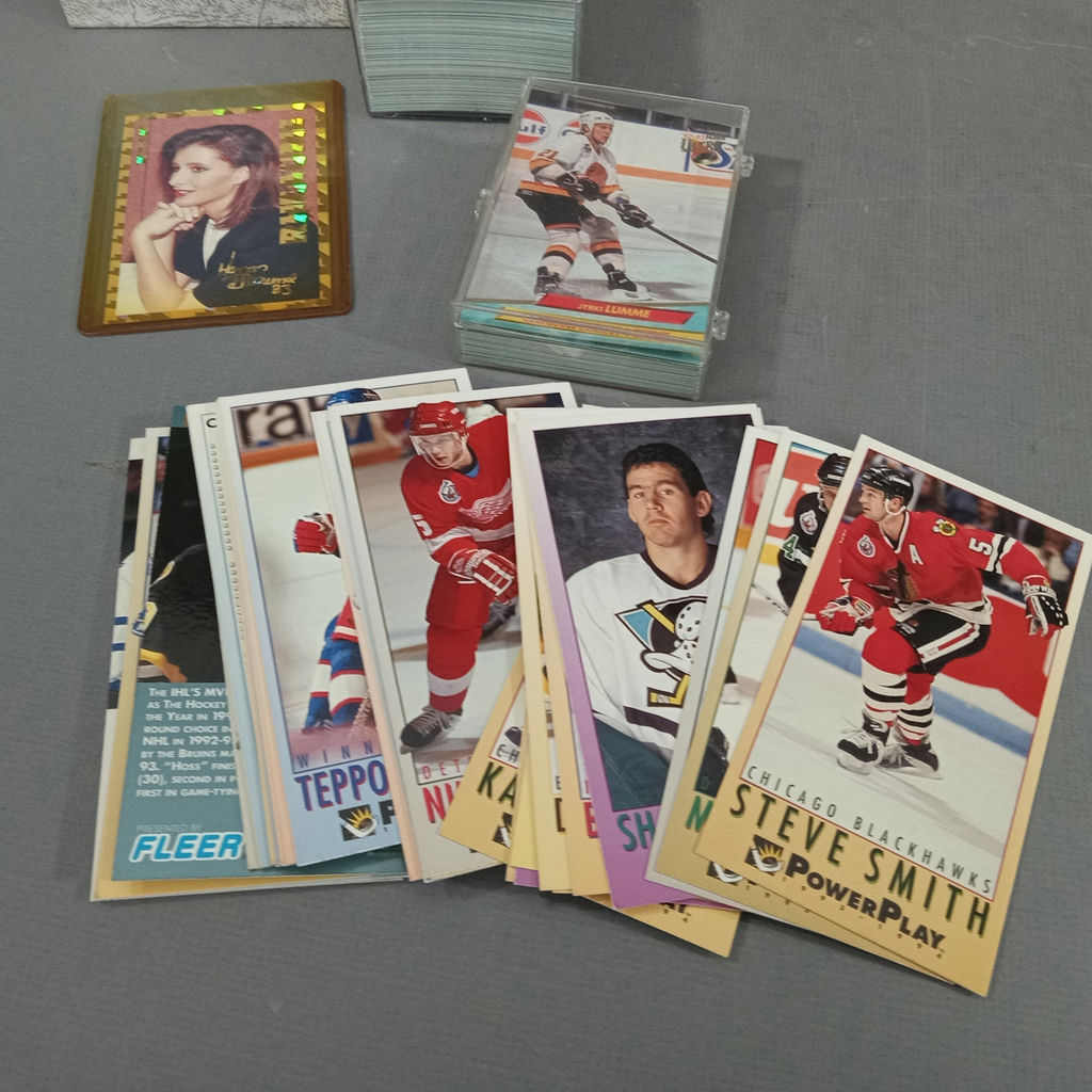 Trading Cards - Football / Hockey / Basketball - image 13 of 23