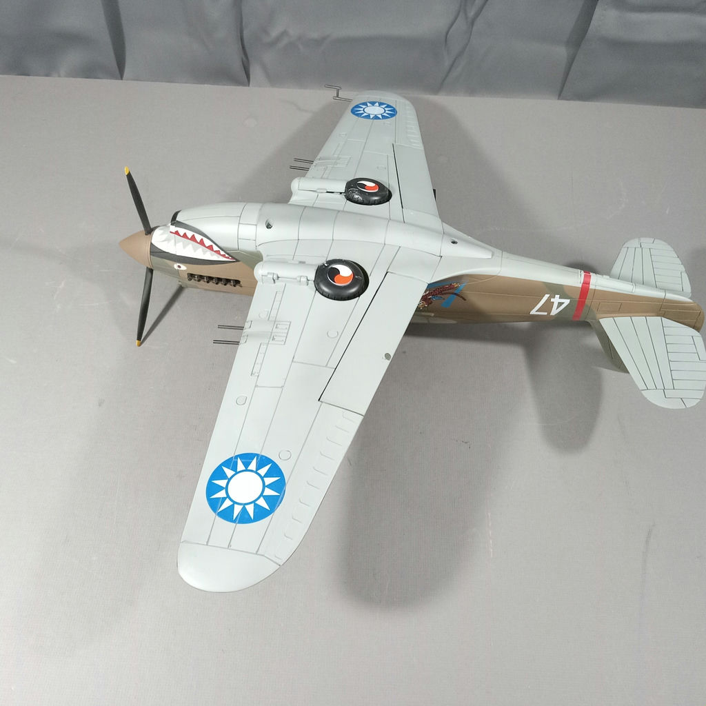 Curtiss P-40B Warhawk 1:18 Model Airplane - image 7 of 10