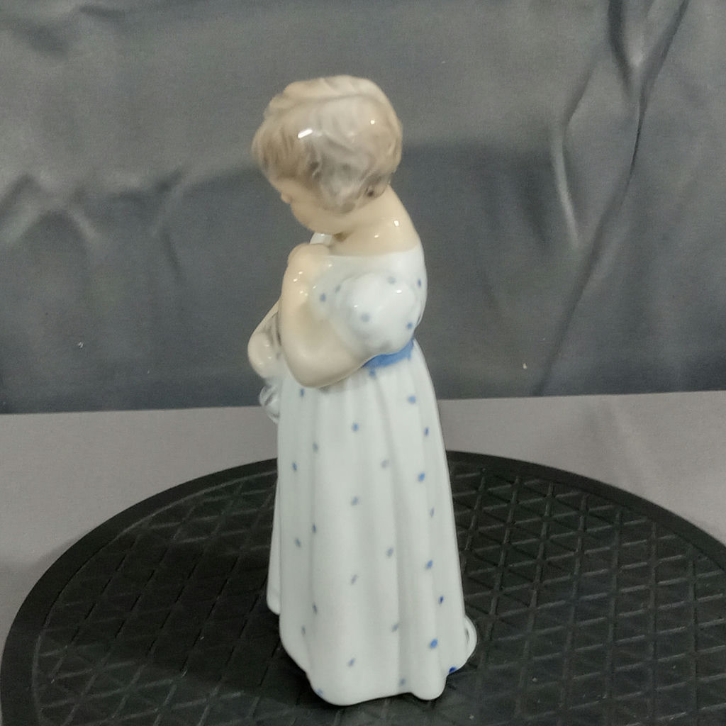 Royal Copenhagen Figurines - image 7 of 14