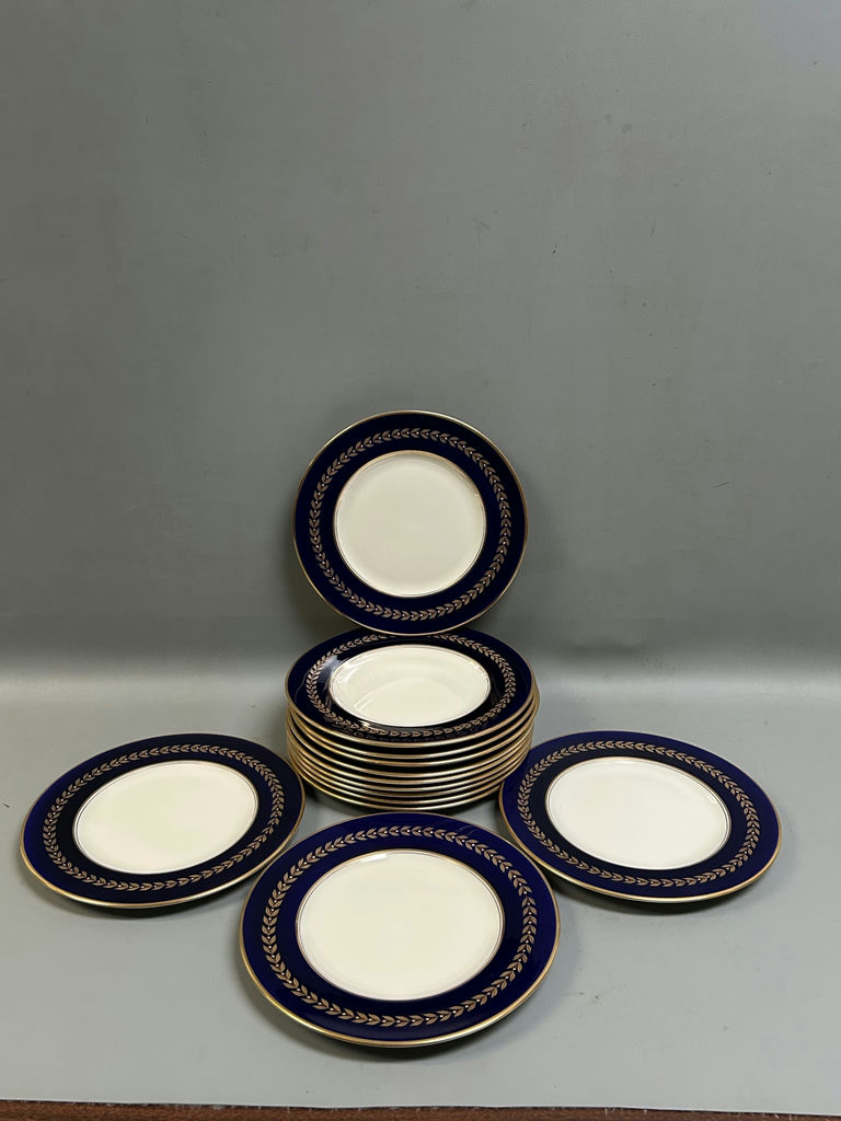 Tatler of Trenton Dinner Plates - image 1 of 4