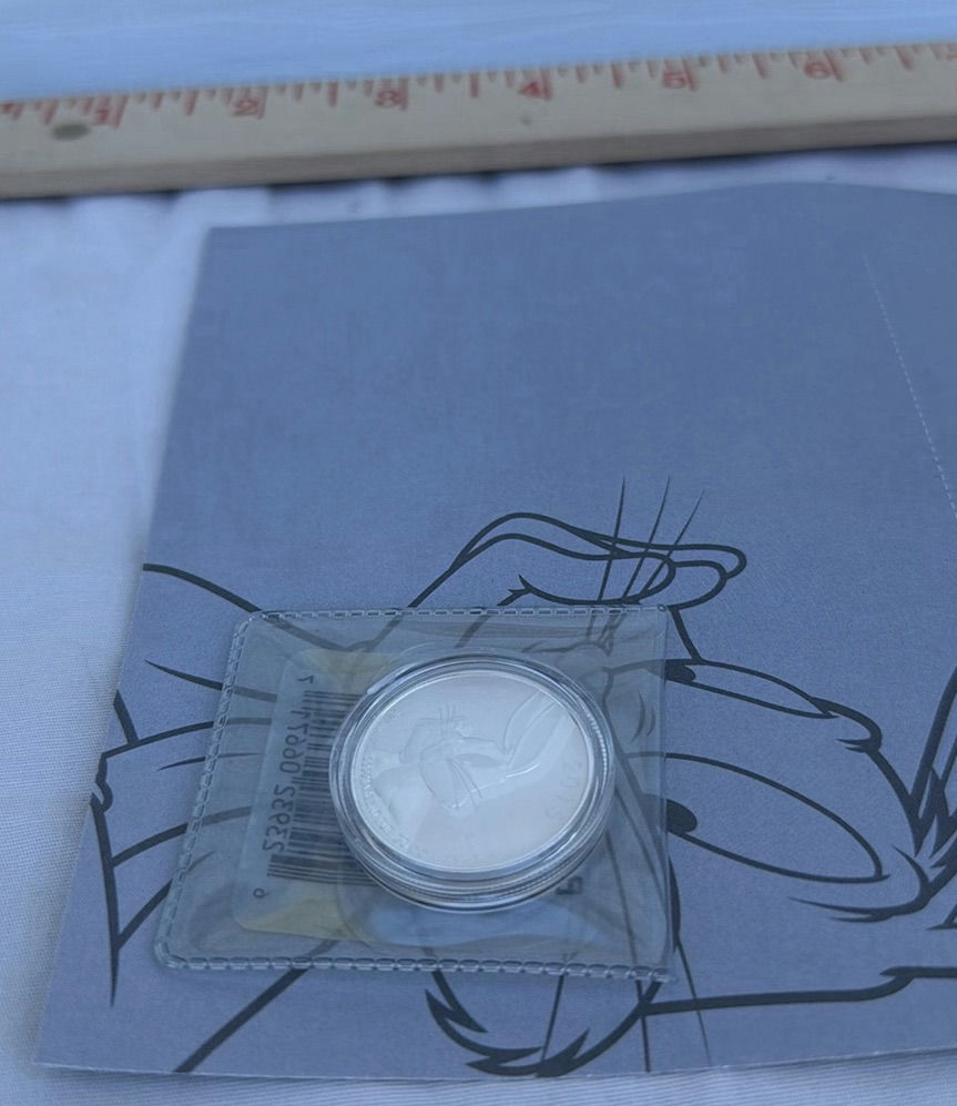 2015 Royal Canadian Mint Bugs Bunny $20 Fine Silver Coin with Packaging - image 6 of 8