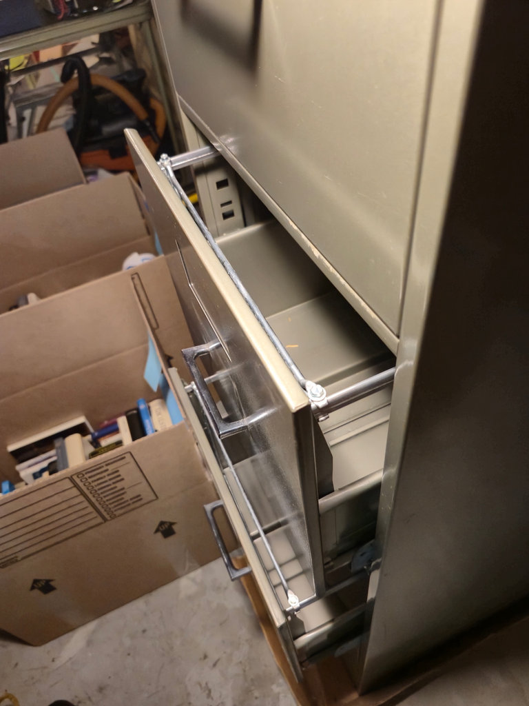 Metal four-drawer filing cabinet - image 6 of 6