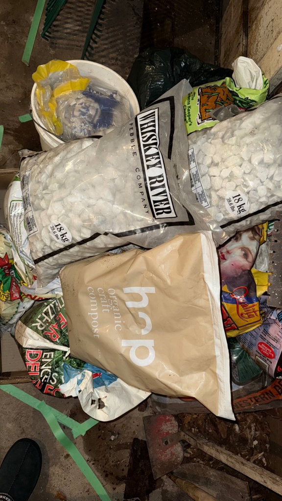 Assorted gardening bags: compost, soil blends, pebbles, and gravel - image 6 of 7