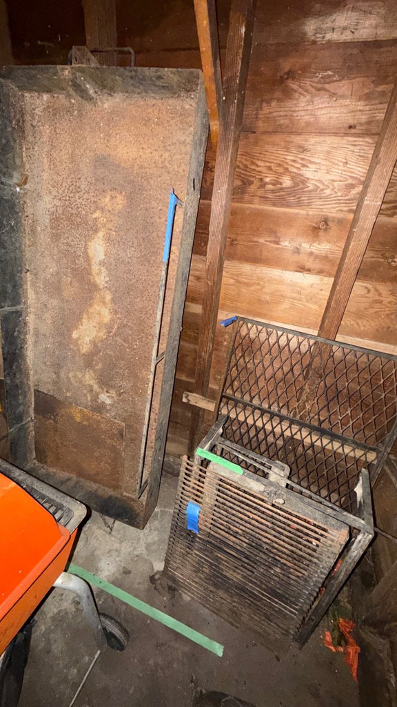 Large BBQ grill box and grate racks - image 3 of 5