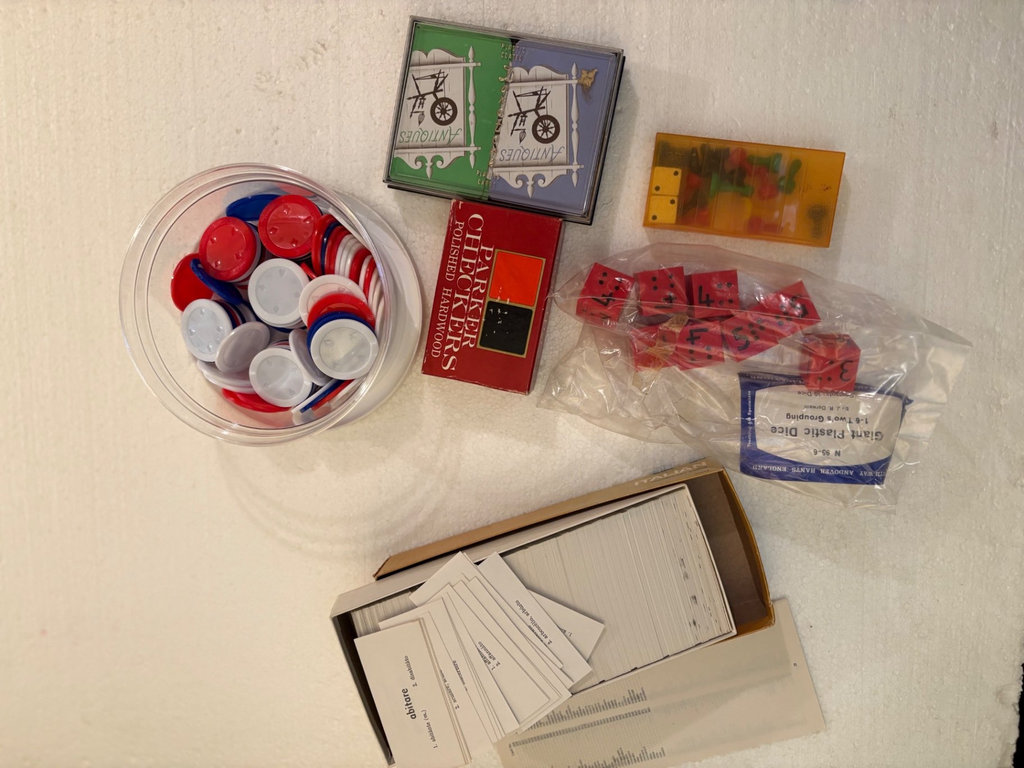 Vintage board games and game components assortment - image 7 of 9