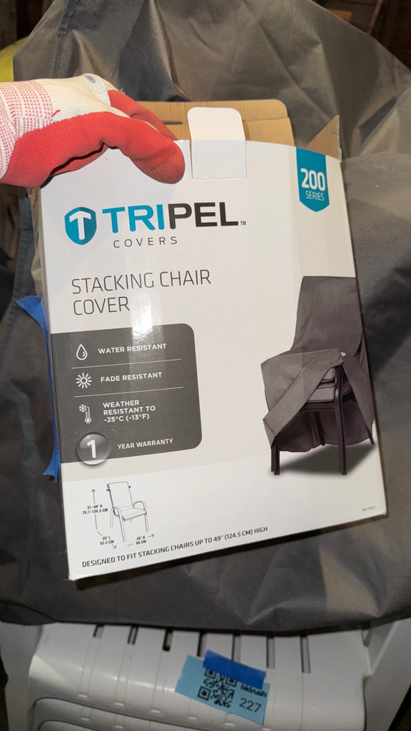 Stackable White Plastic Chairs with cover - image 2 of 6