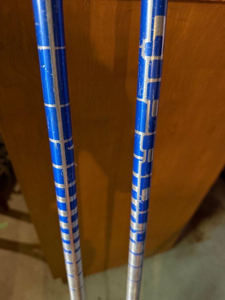 Assorted trekking and ski poles - image 18 of 19