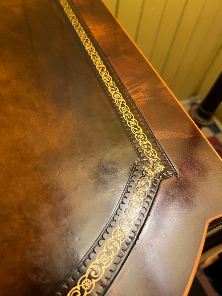 Vintage mahogany side table with leather-inlaid top by Weiman Tables - image 4 of 10