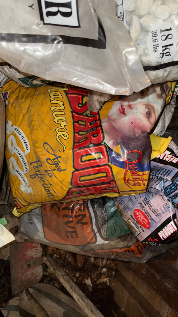Assorted gardening bags: compost, soil blends, pebbles, and gravel - image 4 of 7