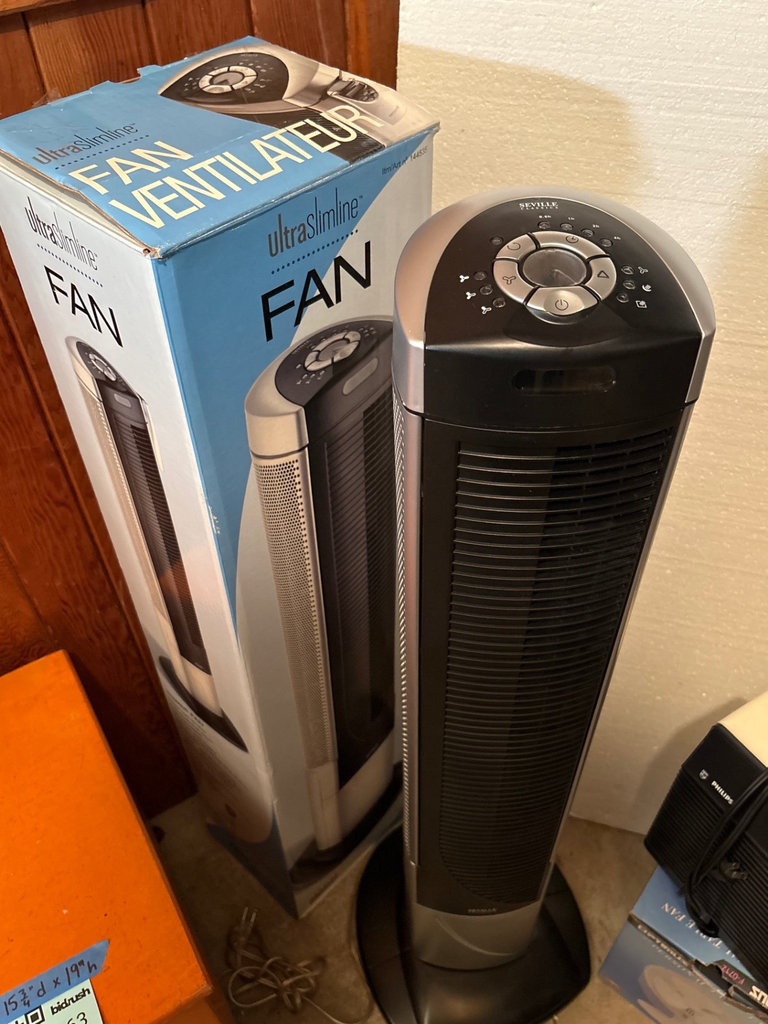 Collection of electric fans (tower and desk) with original box - image 2 of 8