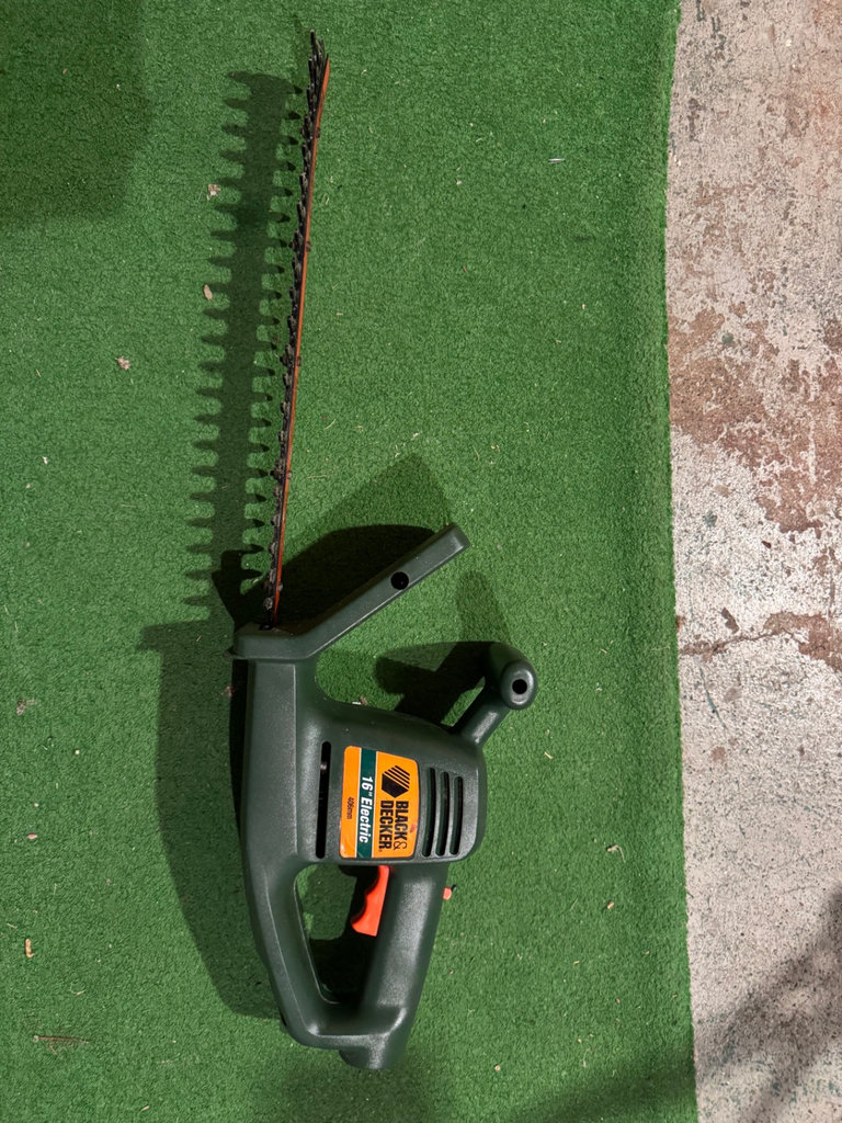 Black & Decker 16-inch Electric Hedge Trimmer - image 2 of 7