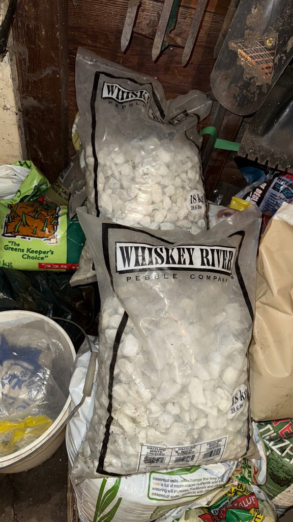 Assorted gardening bags: compost, soil blends, pebbles, and gravel - image 5 of 7