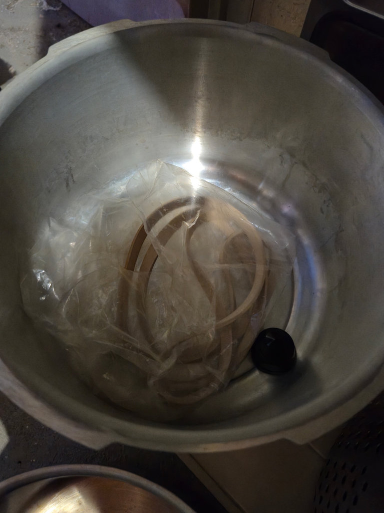 Stainless steel cookware and bakeware set - image 2 of 11