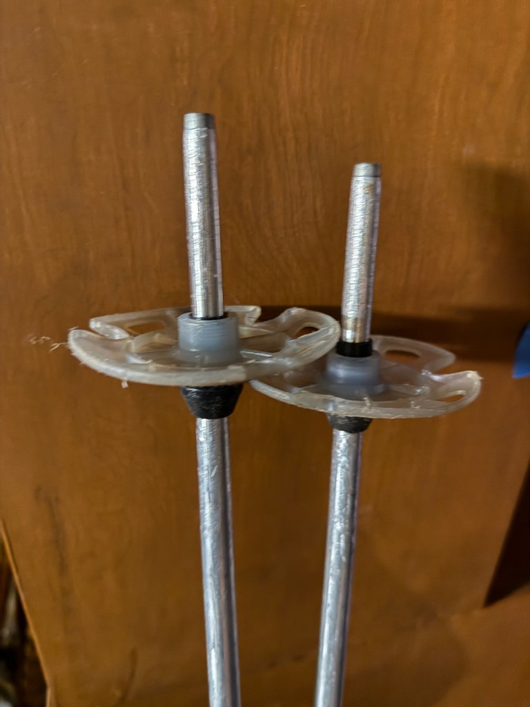 Assorted trekking and ski poles - image 19 of 19
