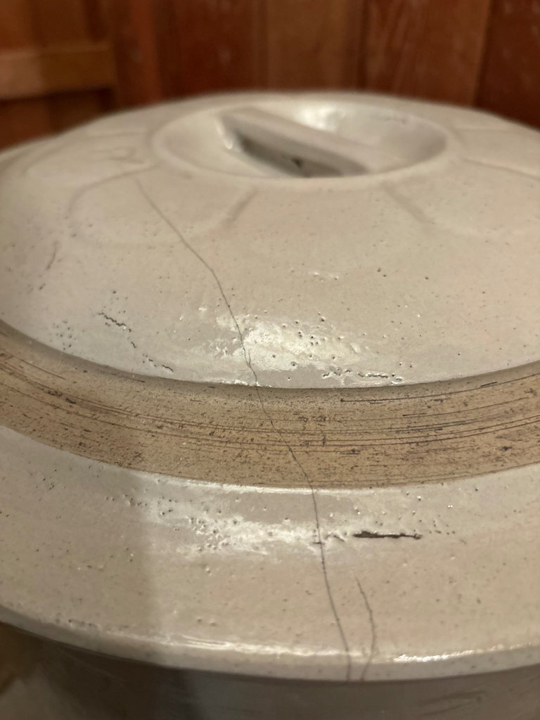 Medalta 8 Medicine Hat Alberta stoneware crock with lid - image 5 of 6
