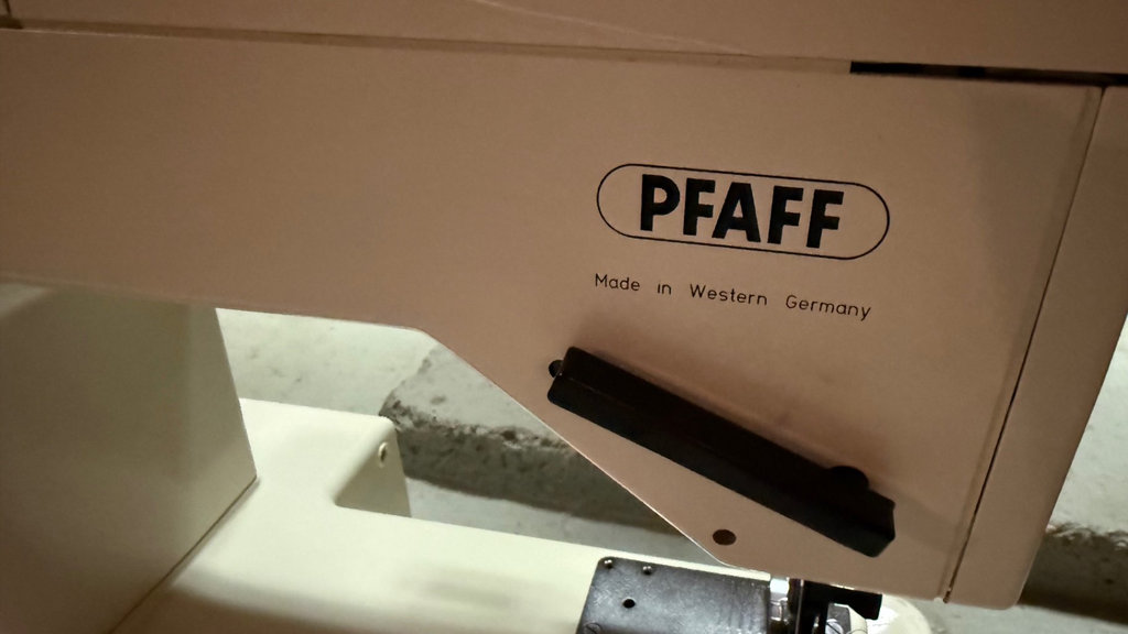 Pfaff sewing machine with accessories and manuals - image 5 of 9