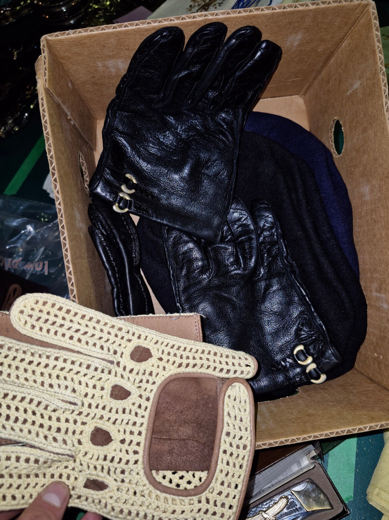 Passport cover, wallets, gloves, and collectible eagle pocket knife with certificate - image 5 of 5