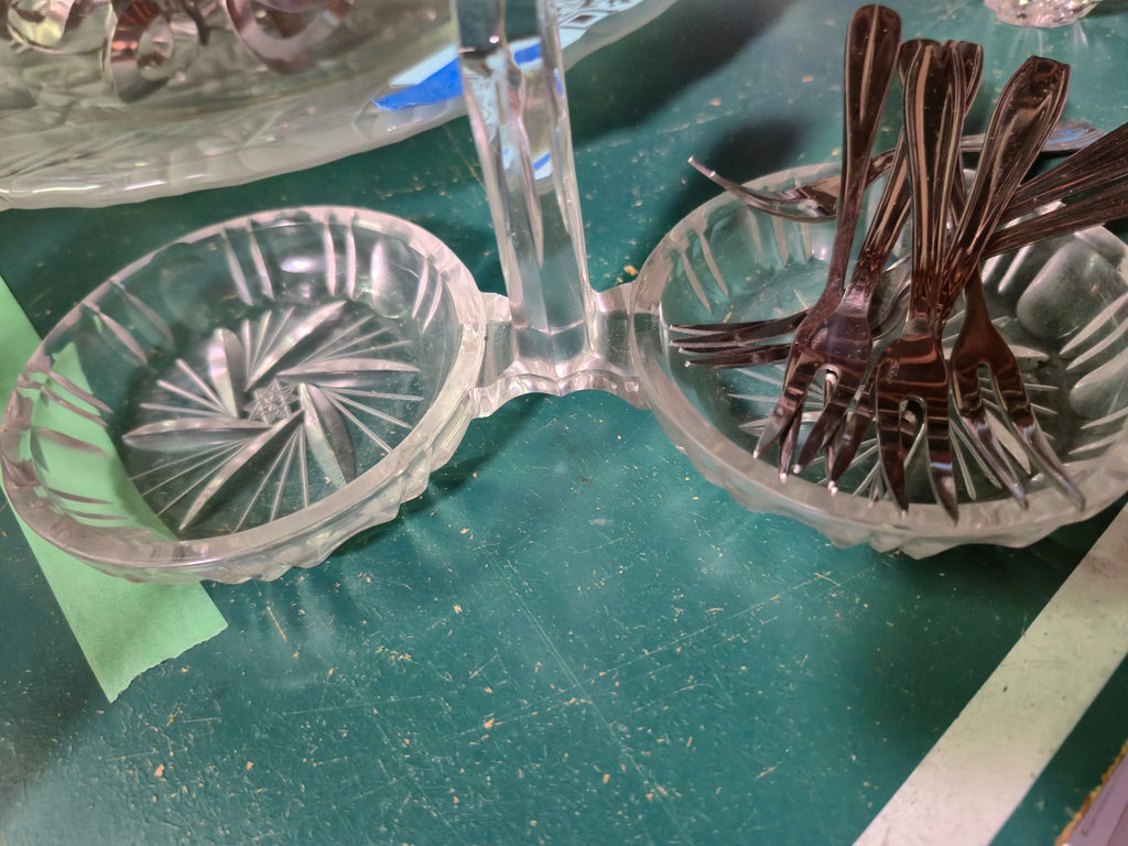 Crystal service ware and flatware - image 2 of 6